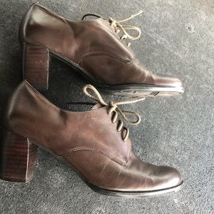 Bandolino heeled lace Oxford